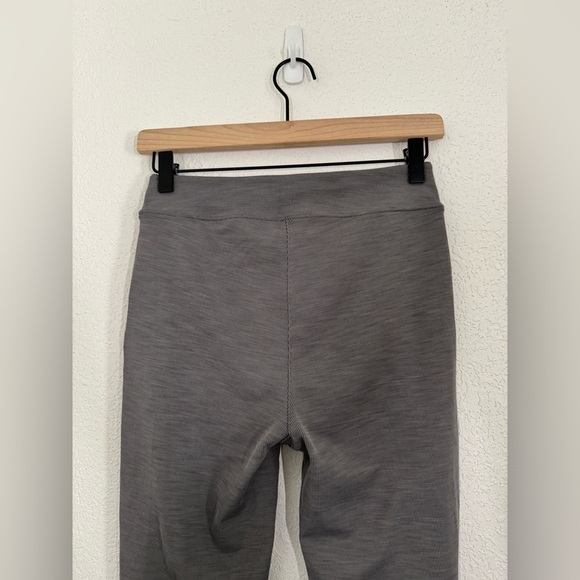 Vuori Lux Rib Split Bootcut Flare Textured Leggings in Heather Grey Size Small - Picture 8 of 11